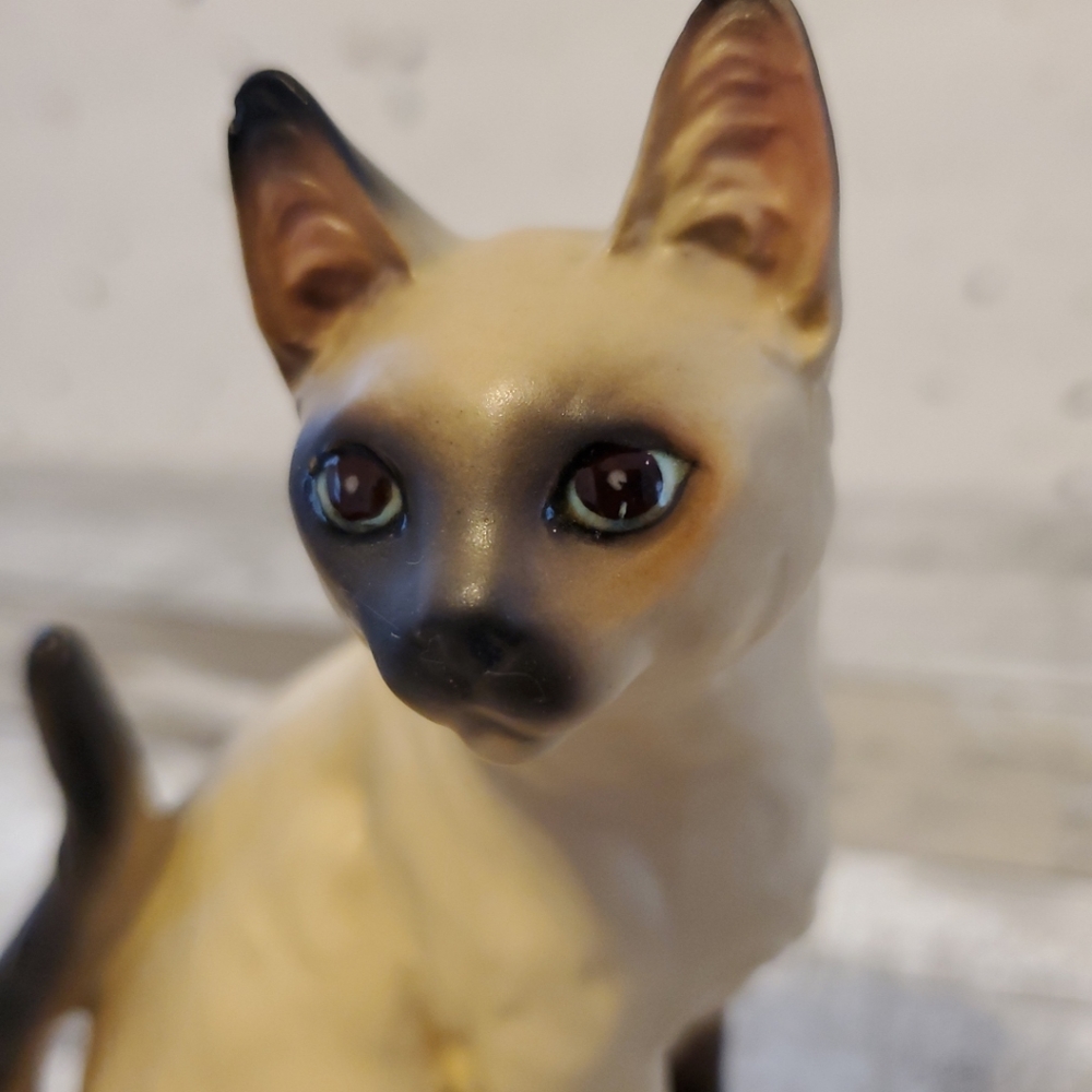 Vintage Beautiful Siamese Cat Figurine #1105 - Picture 3 of 9
